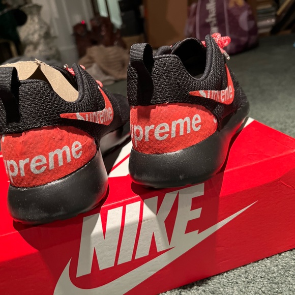 NIB CUSTOM MADE NIKE BLACK & RED ROSHE ONE SUPREME - Picture 6 of 11